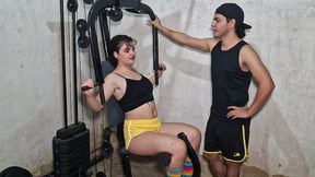 personal safado fode no pelo com os meios-irmaos dentro da academia