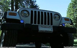 Alien machine dp fucks babe outdoors