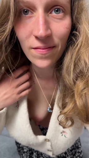 Amateur onlyfan shows off her big ass and tits