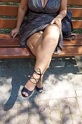 I Caught a Sexy MILF in the Park for a Sex Party