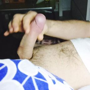 Morning jerking off and cumming in bed. I couldn&#039;t resist.