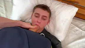 Hard Morning Wood Alert: Skinny Twins Share a Steamy Wake-Up Blowie – 18+