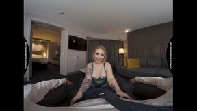 Ivy LeBelle stops by the hotel room of a man in need of a nice big ass in sex