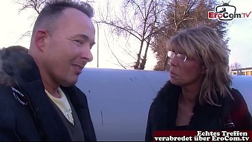 Deutsche reife d&uuml_nne Hausfrau auf der Stra&szlig_e zum Sex &uuml_berredet