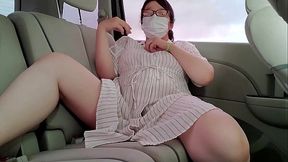 【オナニー・自撮り】車の中で夢中でオナニーする欲求不満な人妻