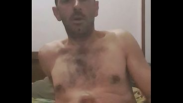 A pap&aacute_ le encanta pajearse y soltar toda la leche antes de que le exploten los huevos