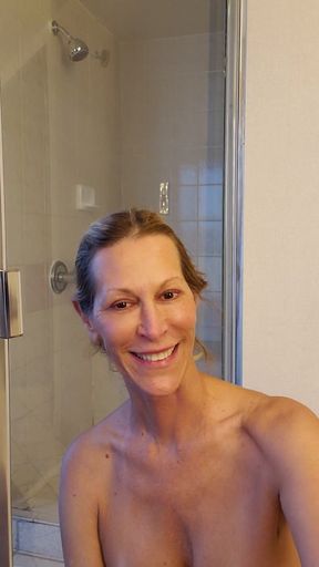 MILF Camgirl Jess Ryan Ass Shaking N Striptease