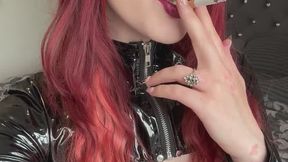 Goth smokes