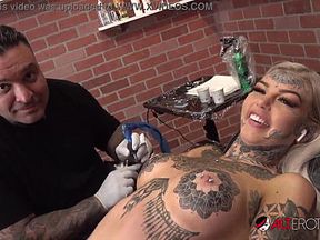Amber Luke masturbates while getting tattooed