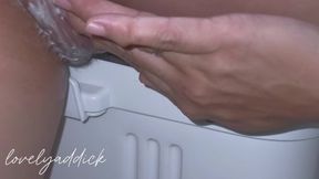 Babae Inabutan Ng Libog Sa Ibabaw Ng Washing Machine. Pinayaddick
