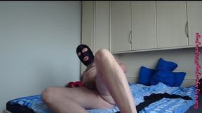 kleiner enger kaputter catsuit