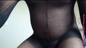 kleiner enger kaputter catsuit