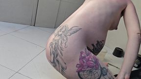 PREGNANT WOMAN SHAVES AND SHOWERS SHOWING HER PUSSY