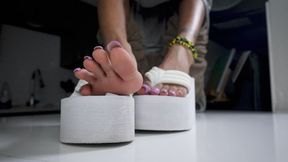 Wifey Z platform tease sexy long purple toe nails