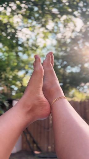 Dirty feet slut gets her pretty little rave feet worshipped by innocent guy