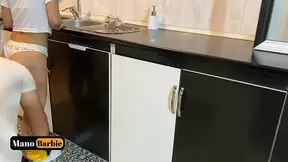 Daring affair in the kitchen: Arab MILF gets fucked doggy style