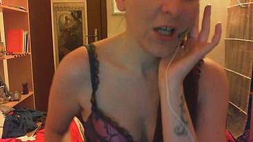 PRIVATE SIZE TEASING: Nicoletta’s Unfiltered Video Call with Her Friend