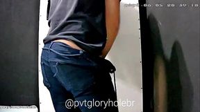 O CARA H&Eacute_TERO VEIO GOZAR NO GLORYHOLE E ACABOU ME DEDADA (COMPLETO NO RED)