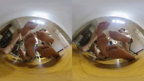 3DVR180 degrees ERER Tony LELE smokes to humiliate the dwarves
