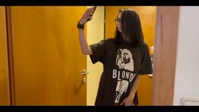 Make a Selfie during the masturbation in The Hotel Room