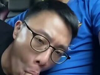 帥哥車上互吹