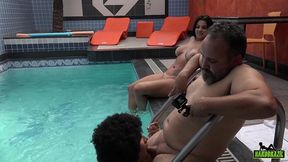 festa com a modelos na piscina e assim que se curte um fim de semana - gih rocha - cristine castelary