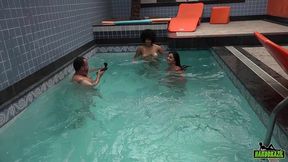 festa com a modelos na piscina e assim que se curte um fim de semana - gih rocha - cristine castelary
