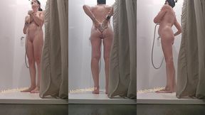 pour vous faire patienter sur la video avec mon amant me voici a la douche ...