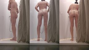 pour vous faire patienter sur la video avec mon amant me voici a la douche ...