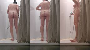 pour vous faire patienter sur la video avec mon amant me voici a la douche ...