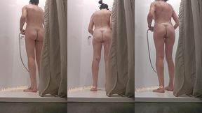 pour vous faire patienter sur la video avec mon amant me voici a la douche ...