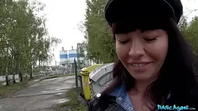 Public Agent gives a deepthroat oral outside
