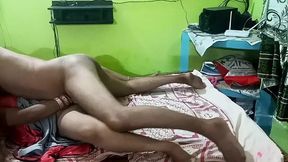 Desi bhabhi ki kali chut ko choda