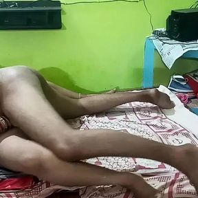 Desi bhabhi ki kali chut ko choda