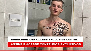 Carmona e flagrado em momentos íntimos no banho - Vídeo Completo
