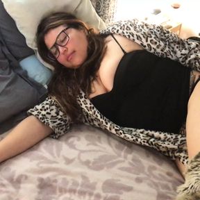 I wake up my stepmom from her nap and I cum in her mouth