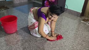 Hot Indian Milf Bhabhi secret romantic sex with room owner! Cum inside the pussy