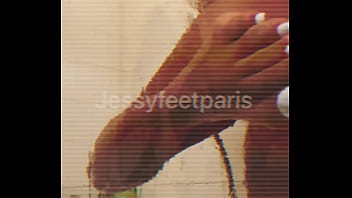 Tu as soif ? Je suis sous la douche L&egrave_che ton &eacute_cran ou r&eacute_serve ta s&eacute_ance...