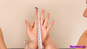 Girls Hand Compare - HD MP4