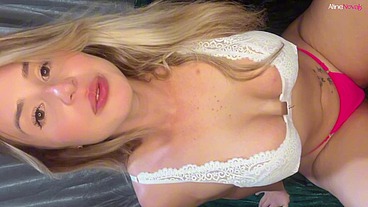 Punheta perfeita LOIRA se masturba e empina a BUNDA olhando pra camera