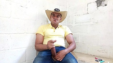 YURI GAÚCHO - AGROBOY SUPER DOTADO ESGUICHANDO PORRA DA PICA GROSSA - URSO BRASILEIRO GOZANDO FORTE