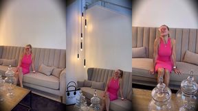 exhibant ma chatte lisse dans un hotel c etait complique car il y avait plein ...