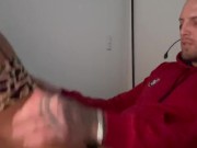 Estava jogando e ela veio querendo porra na buceta