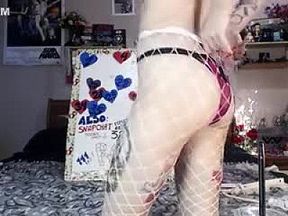 Brunette Babe Tastes Sweet Cunt Of Blonde Lesbian 02