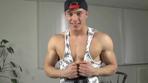 EastBoys.com - Muscled amateur desires hard nailining