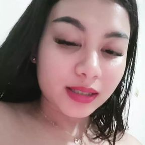 Cewek indo jilat nenen sange