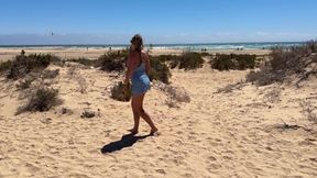 Beach Public Pee From Girl with Bubble Ass