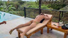 caliente milf brunete de culo redondo se folla la gran polla de su cliente, masaje termina en estrecho cono humedo