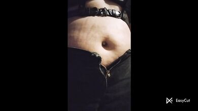 My belly button makes me cum soaking my shaved pussy
