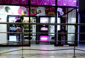 Vending machine Sissy